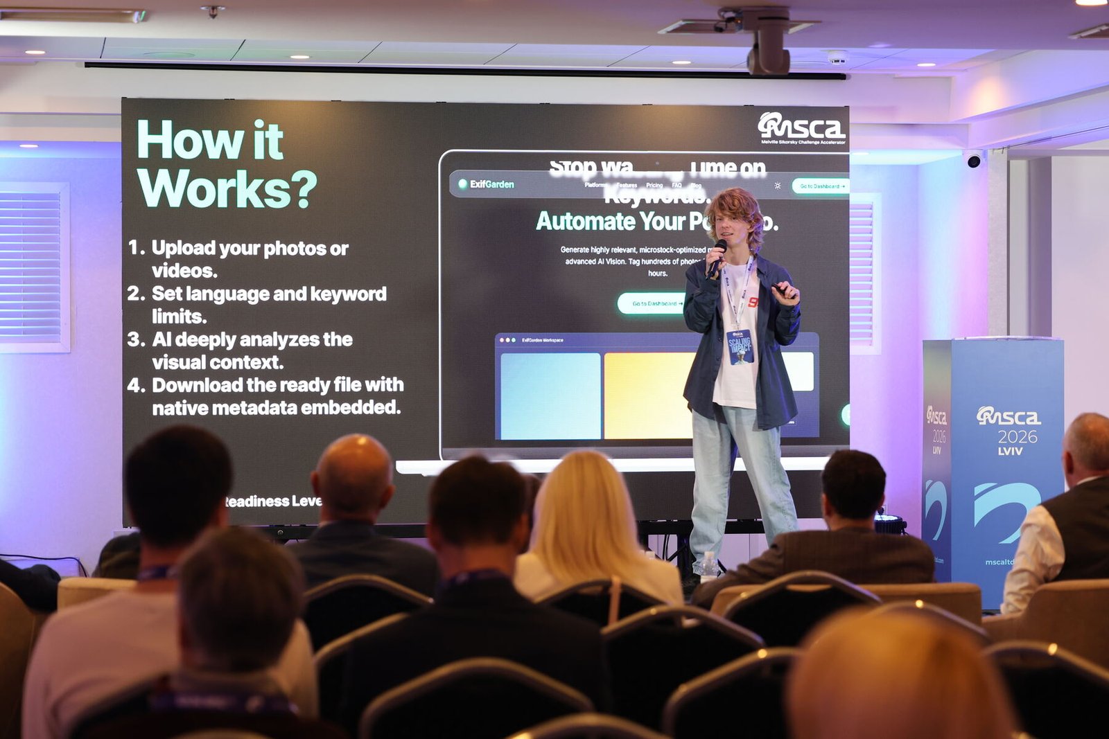 A founder presents the ExifGarden service on stage in front of the audience